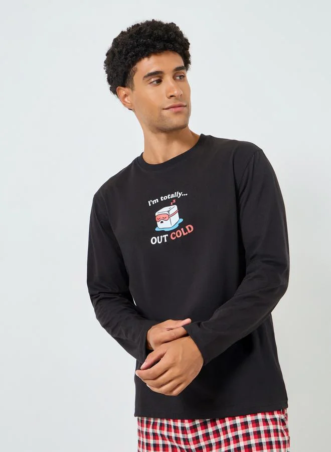 ستايلي طقم بيجاما من بنطال كاروهات وتيشيرت بطبعة